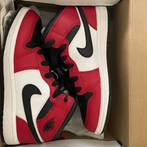Jordan 1 MID
